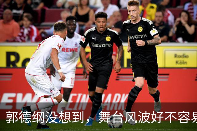 郭德纲没想到，舞台风波好不容易过去后，儿子郭麒麟新剧出了问题